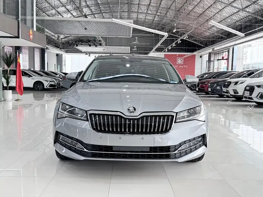 Skoda Superb — фото 5