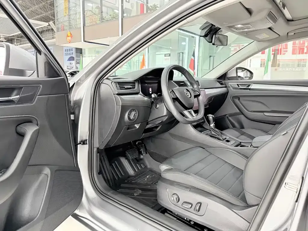Skoda Superb — фото 4