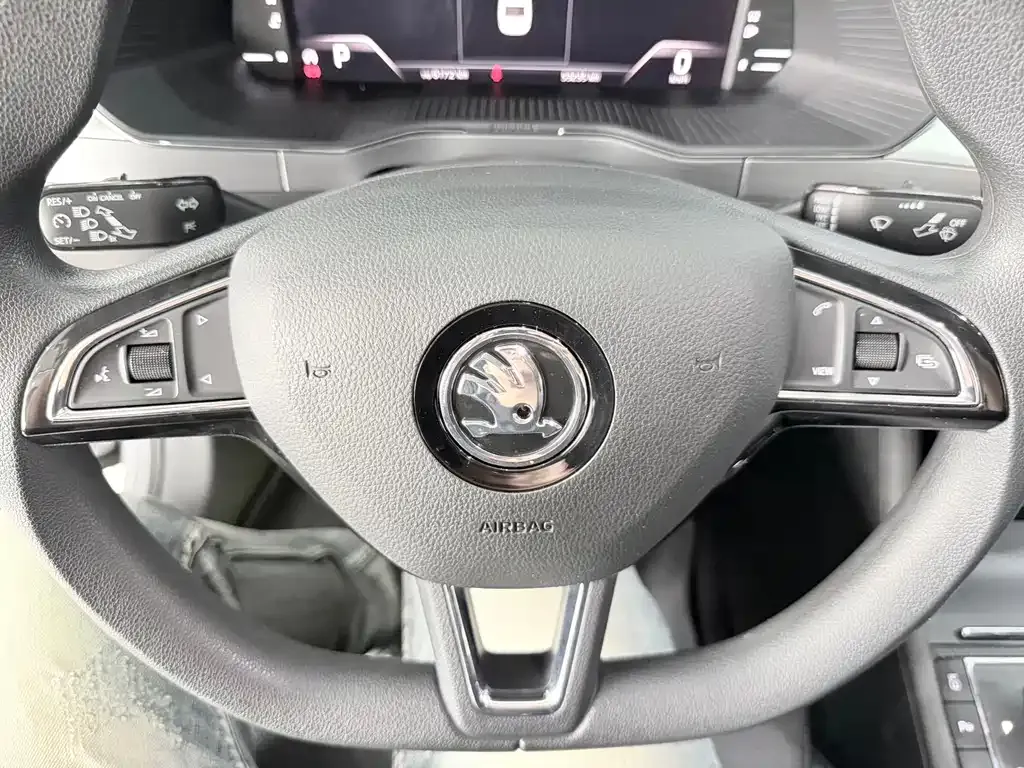 Skoda Superb — фото 10