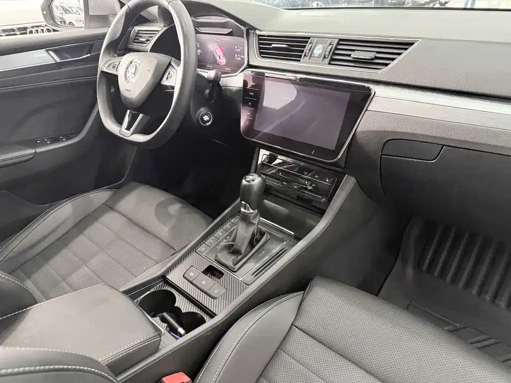 Skoda Superb — фото 8