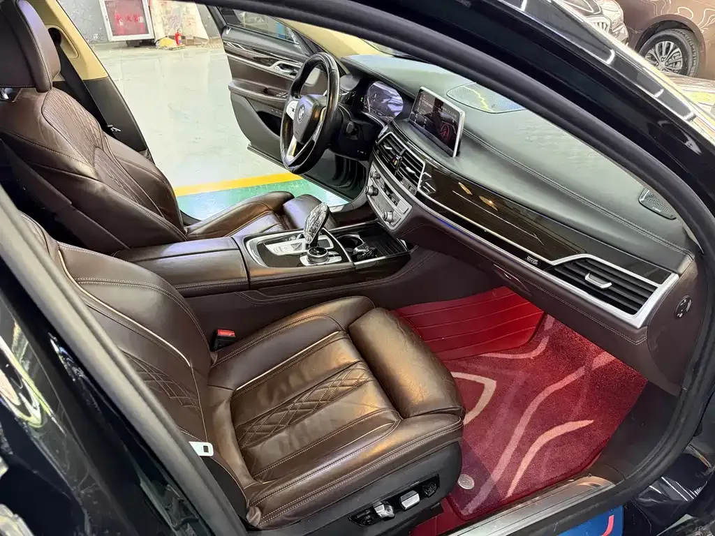 BMW 7 Series — фото 6