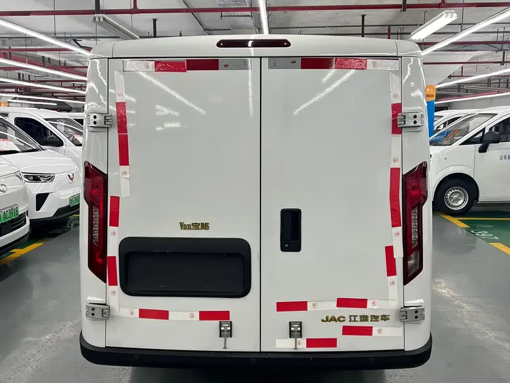 JAC Van Polo — фото 8