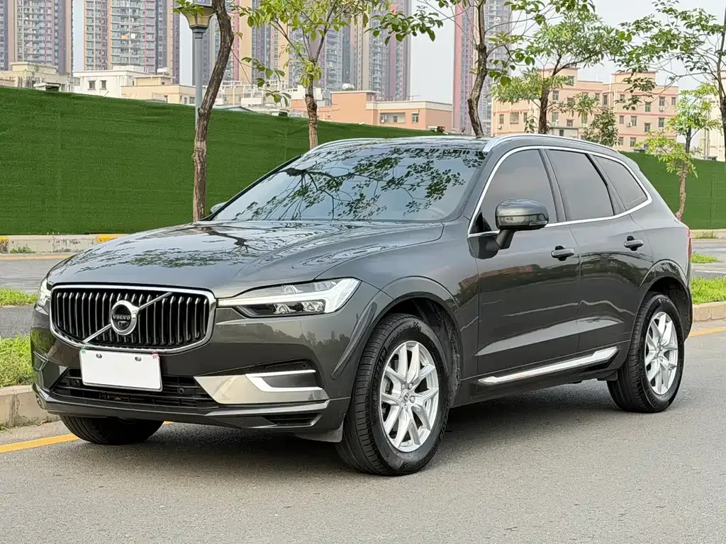Volvo XC60 — фото 1
