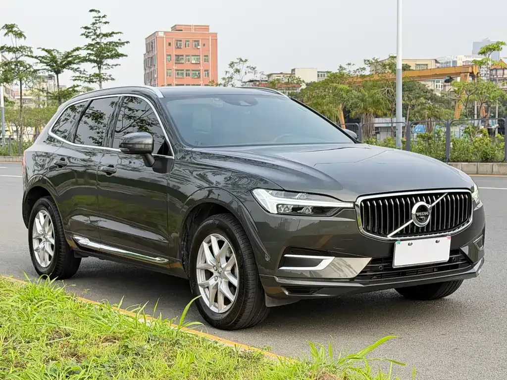 Volvo XC60 — фото 10