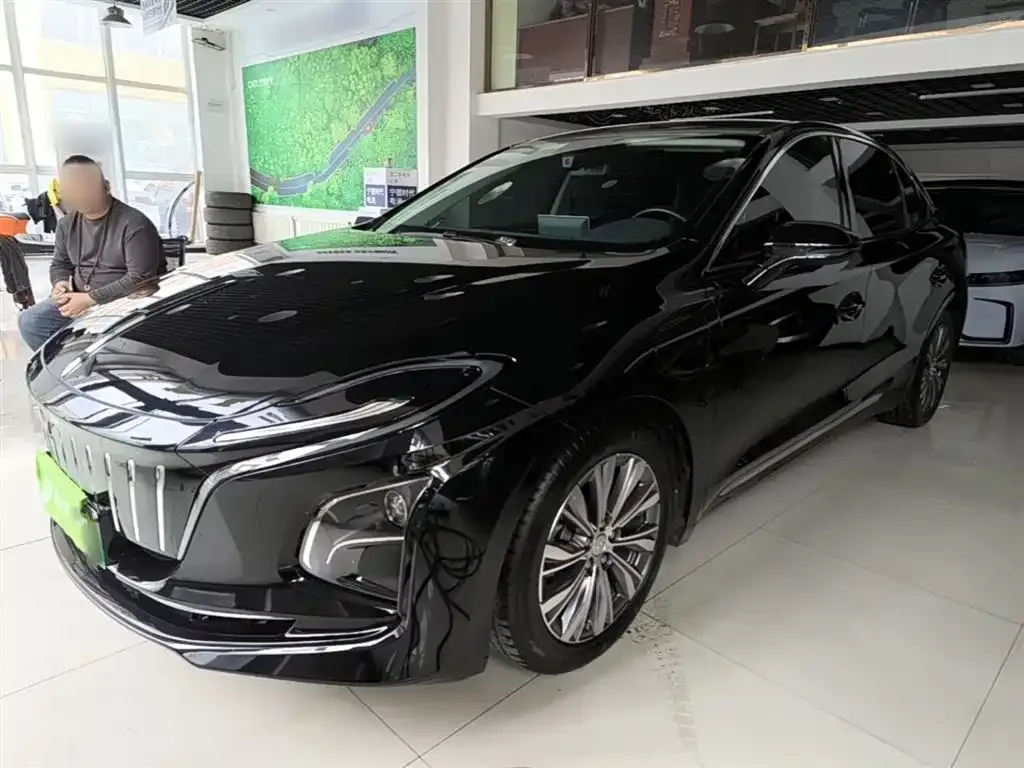 Hongqi E-QM5 — фото 1