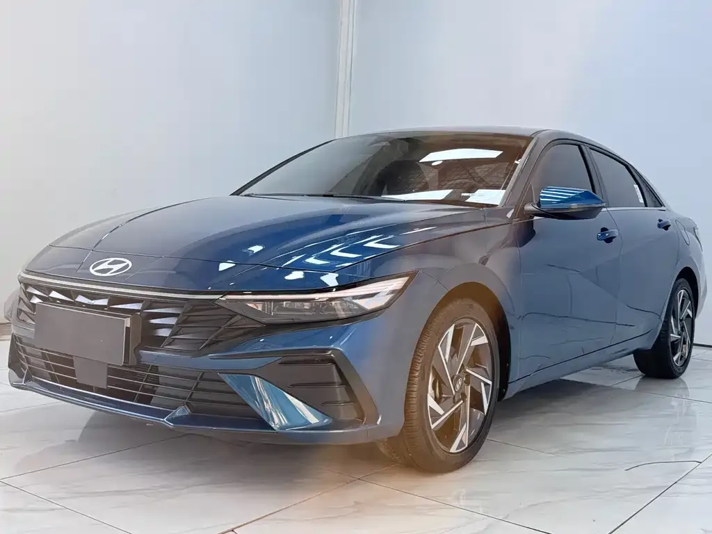 Hyundai Elantra — фото 1