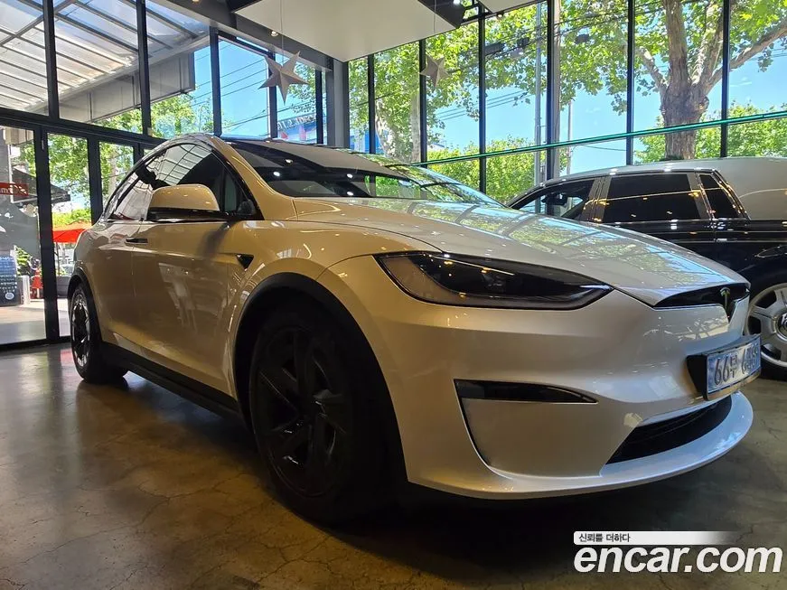 Tesla Model X — фото 1