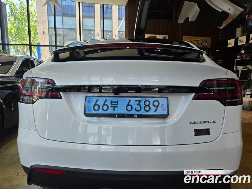 Tesla Model X — фото 7