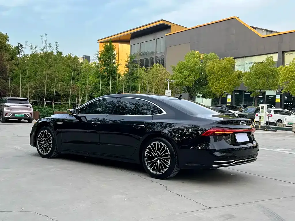 Audi A7L — фото 2