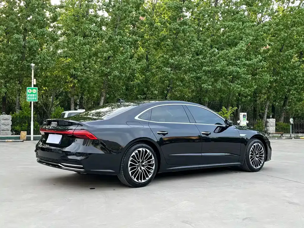 Audi A7L — фото 9