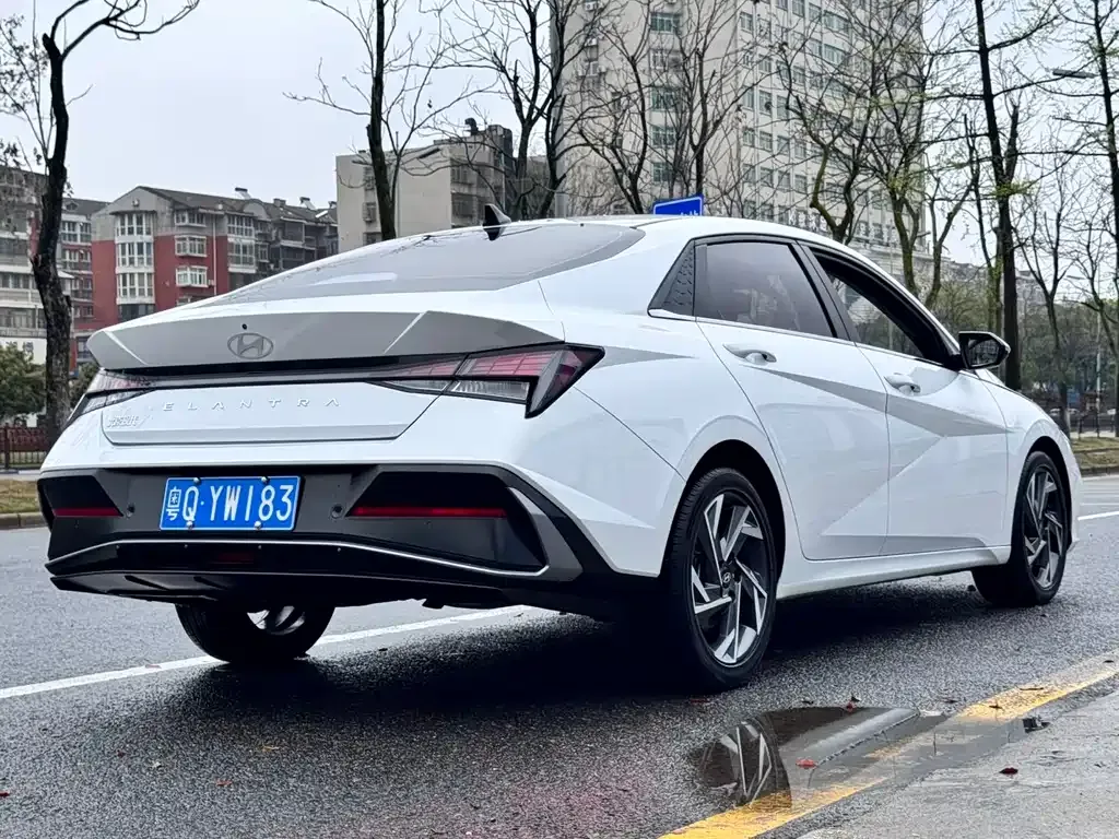 Hyundai Elantra — фото 3
