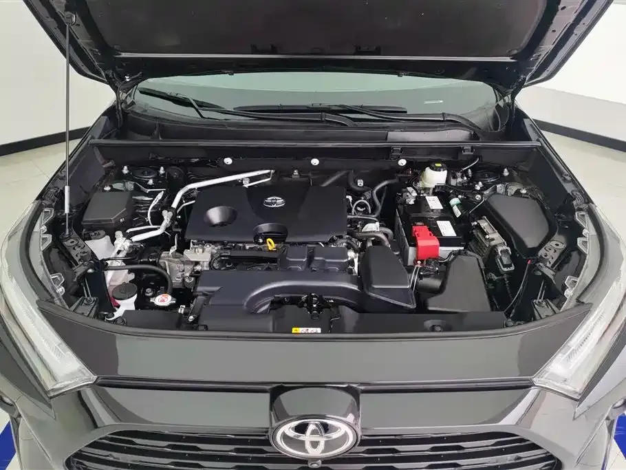 Toyota RAV4 — фото 5