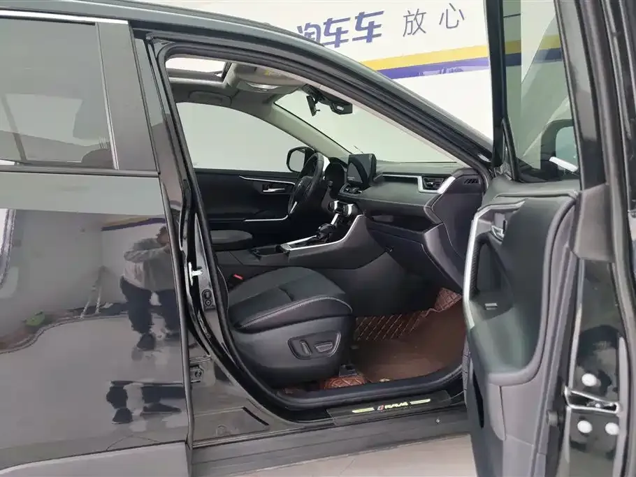 Toyota RAV4 — фото 10