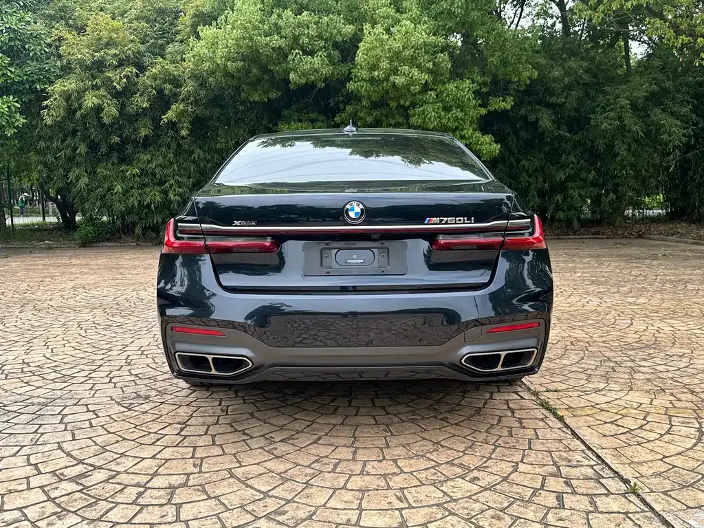 BMW 7 Series — фото 10