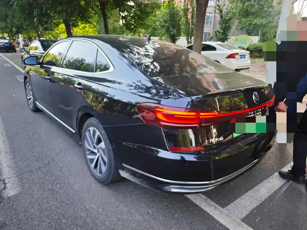Volkswagen Passat New Energy — фото 3