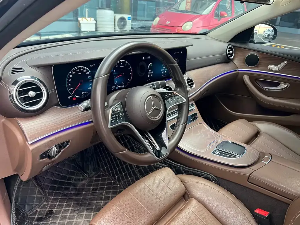 Mercedes-Benz E-Class — фото 4