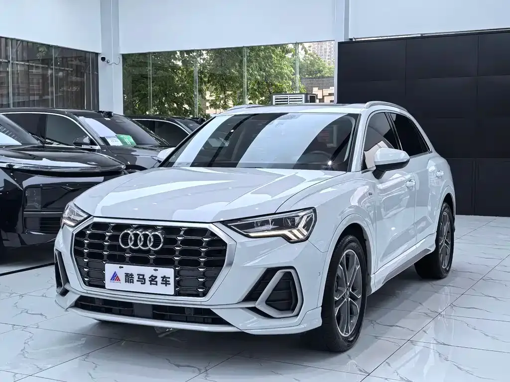 Audi Q3 — фото 1