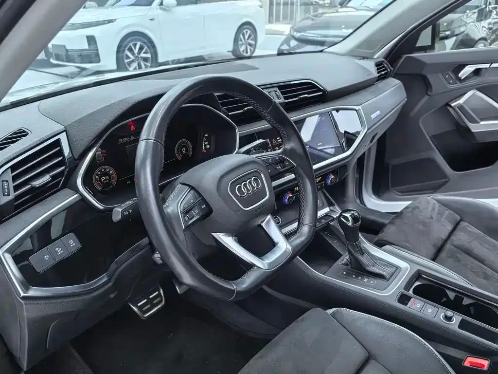 Audi Q3 — фото 3