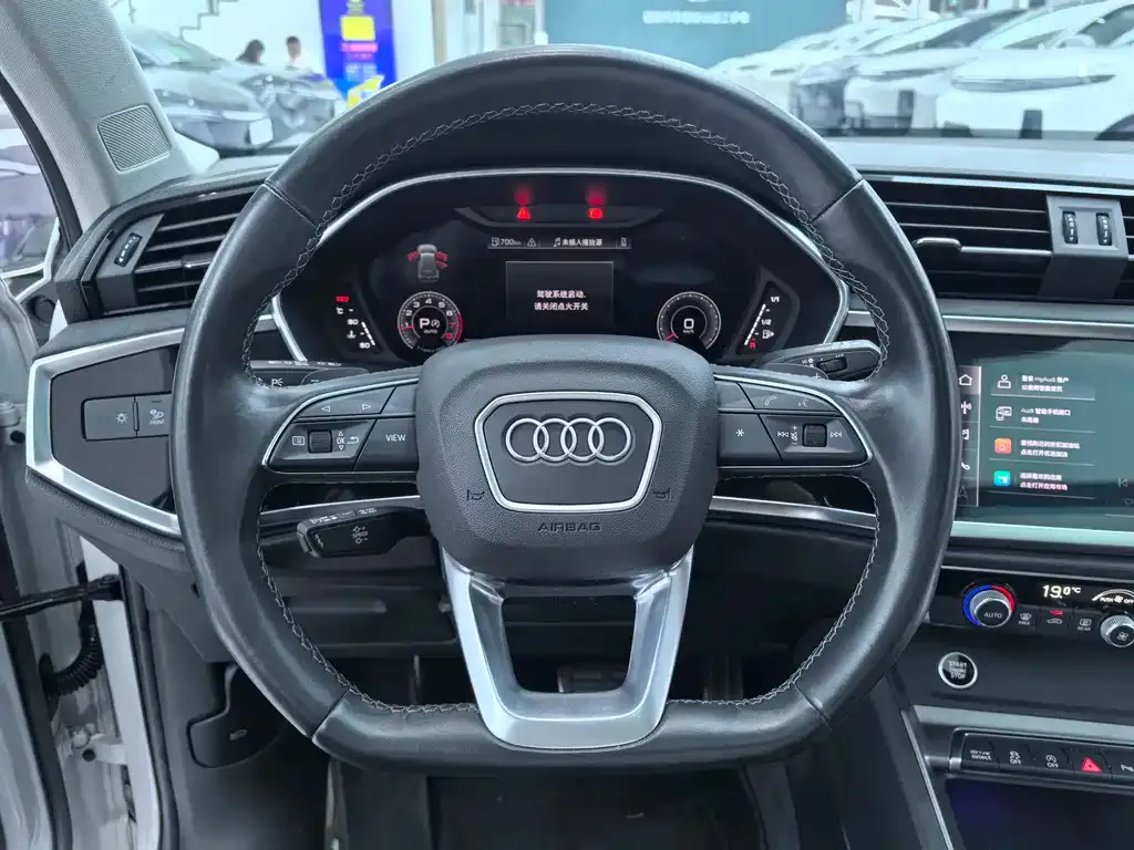 Audi Q3 — фото 8