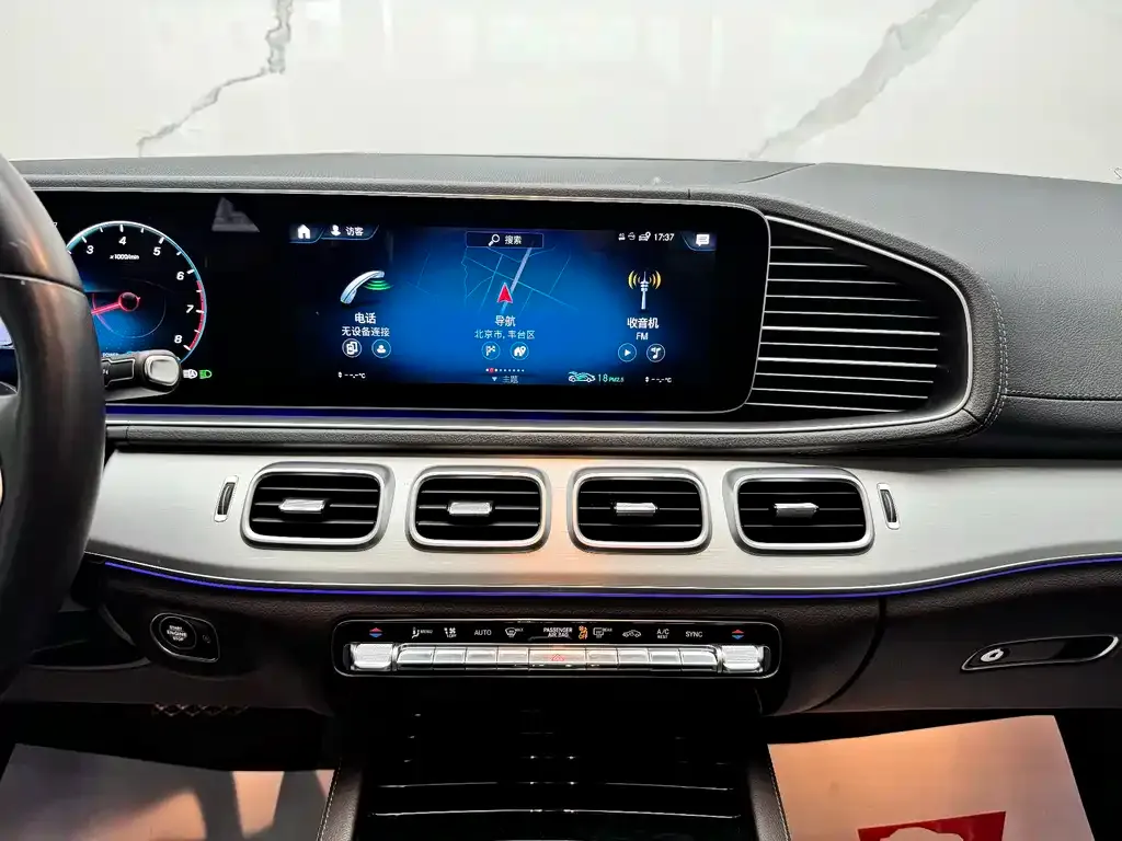 Mercedes-Benz GLS — фото 6