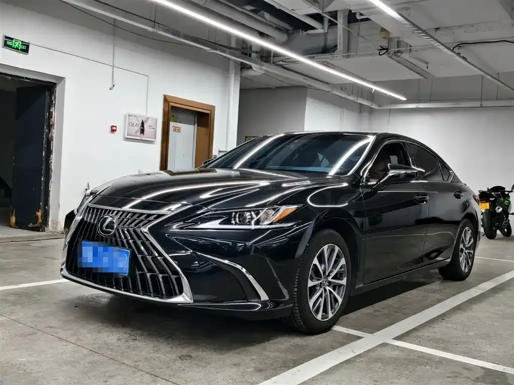 Lexus ES — фото 1