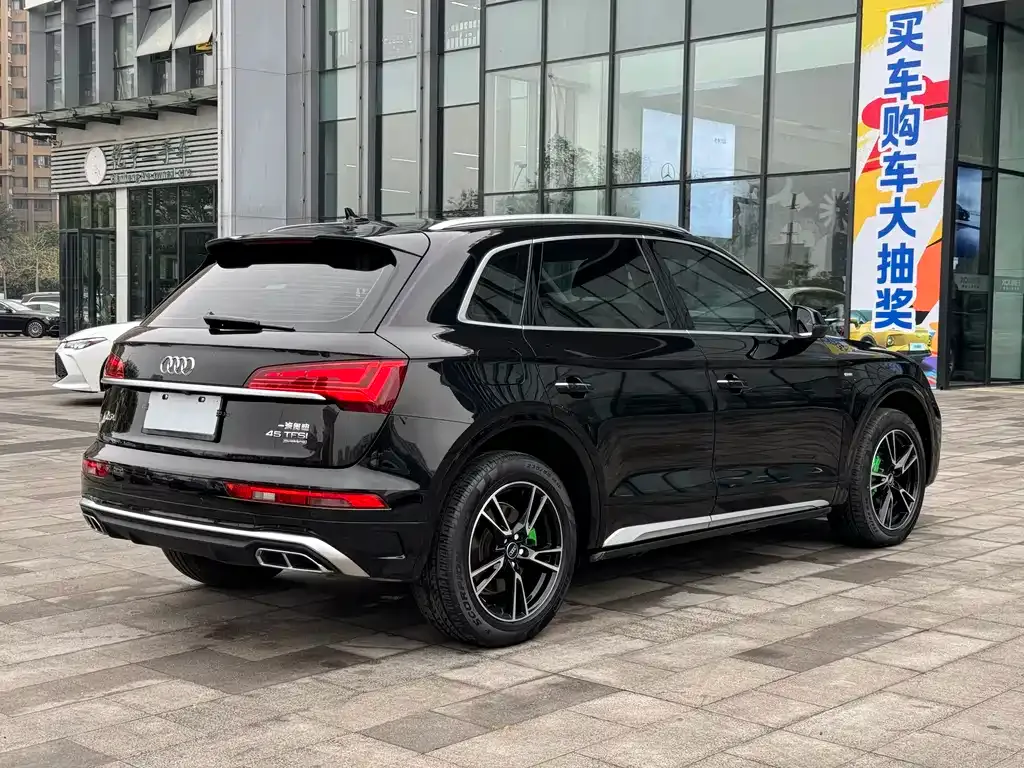 Audi Q5L — фото 10