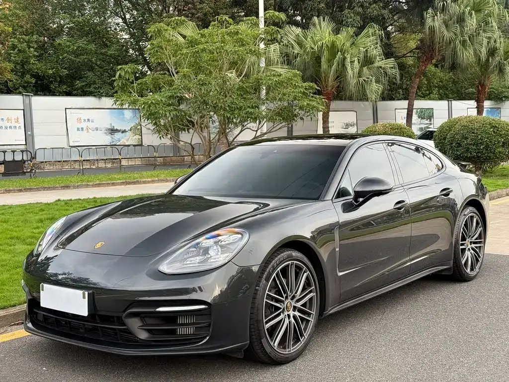 Porsche Panamera — фото 1