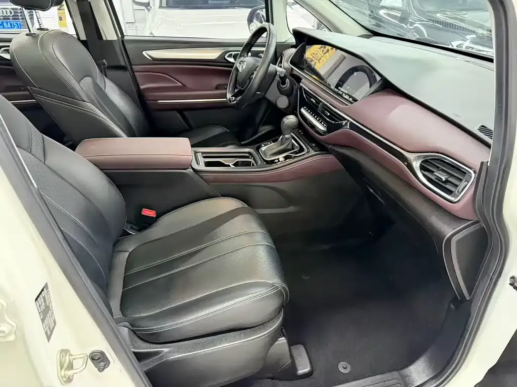 GAC Motor Trumpchi M6 — фото 10