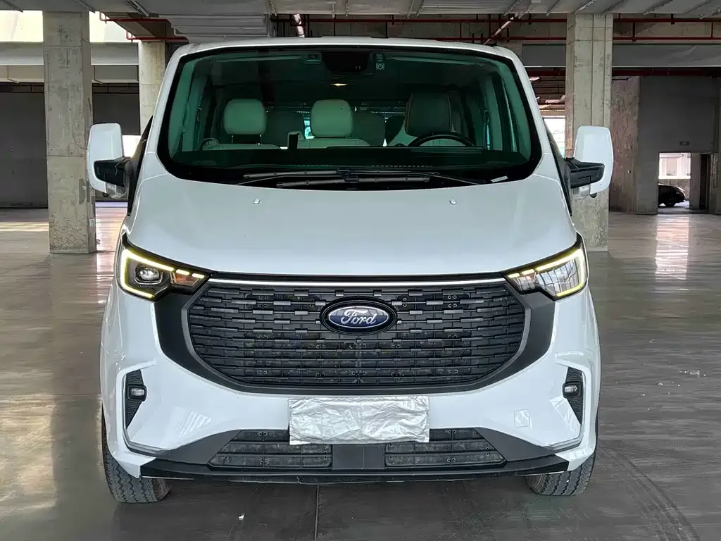 Ford Transit — фото 1