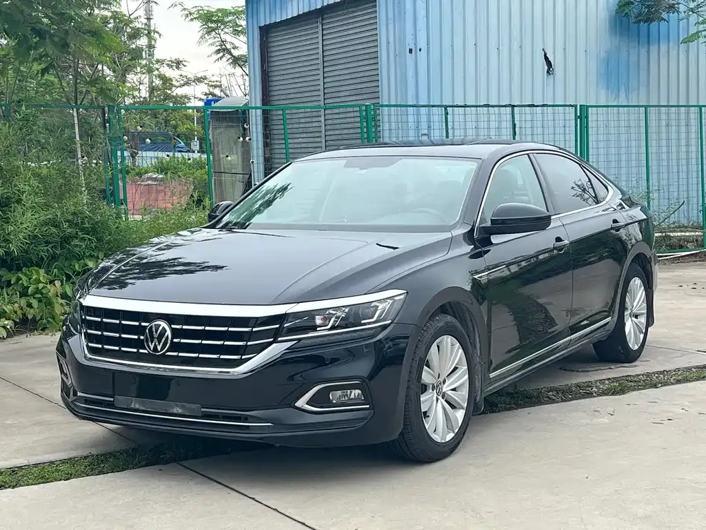 Volkswagen Passat — фото 1