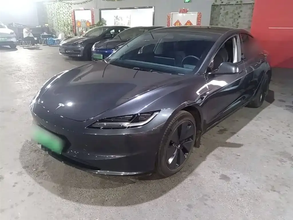 Tesla Model 3 — фото 1