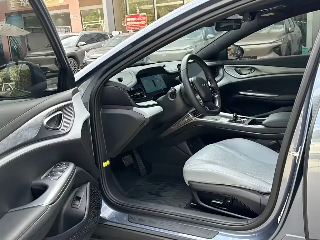 BYD Seal — фото 8