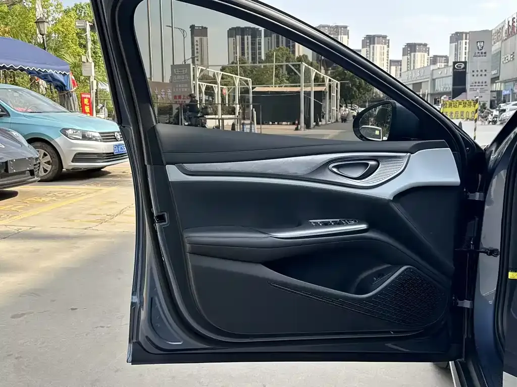 BYD Seal — фото 7
