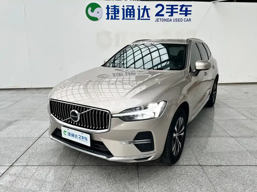 Volvo XC60 — фото 1