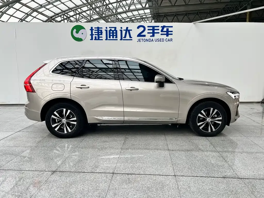 Volvo XC60 — фото 8