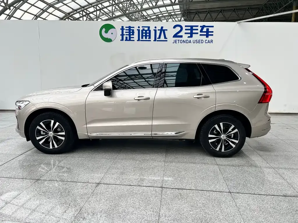 Volvo XC60 — фото 9