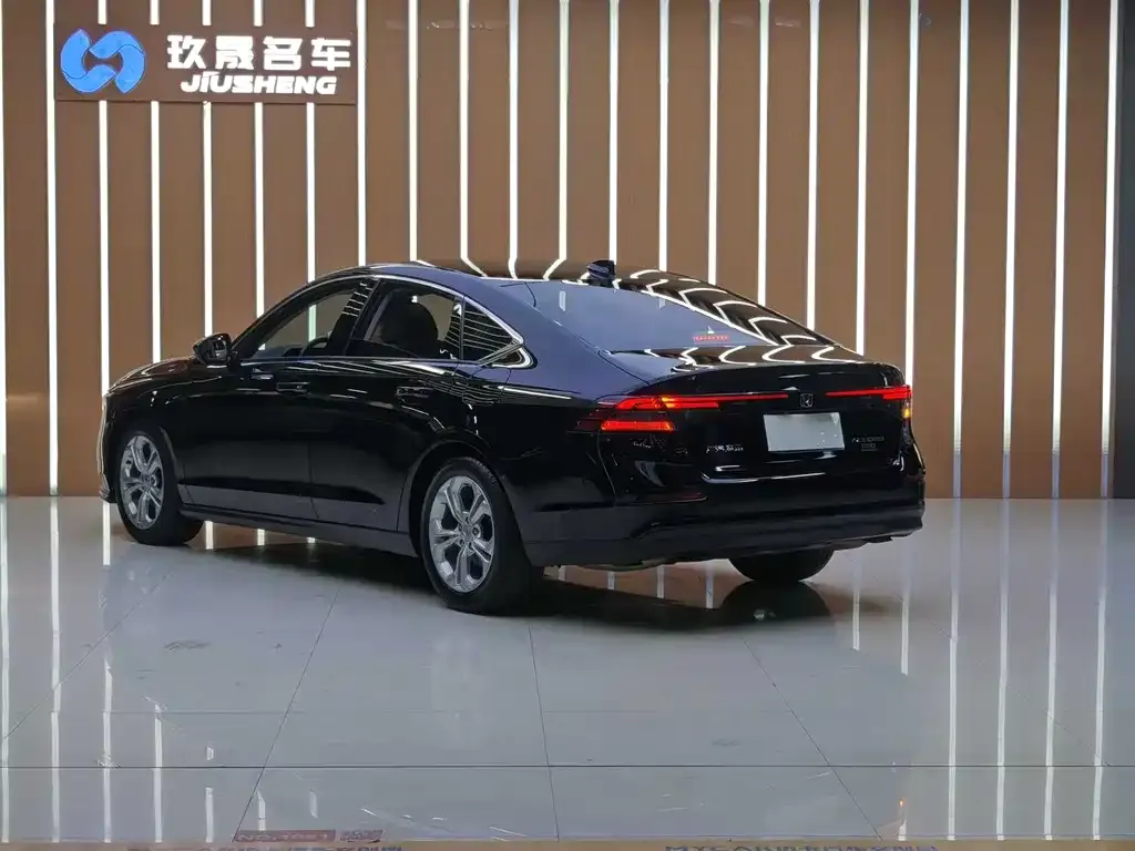 Honda Accord — фото 10