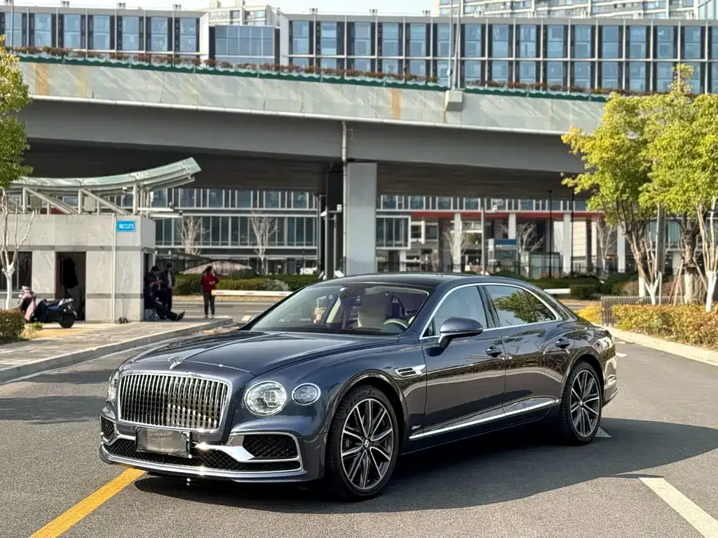 Bentley Flying Spur PHEV — фото 5