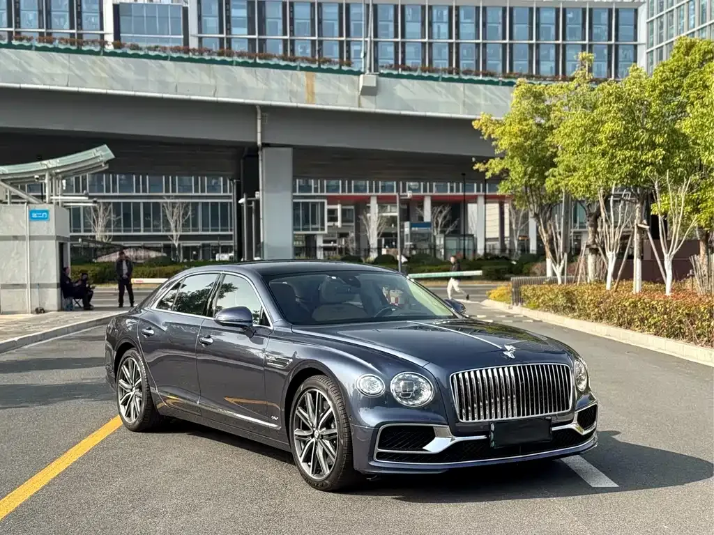 Bentley Flying Spur PHEV — фото 8