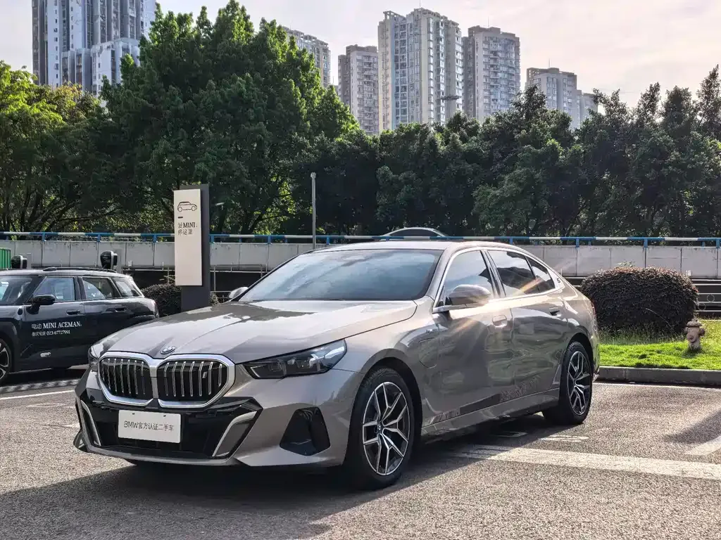 BMW i5 — фото 1