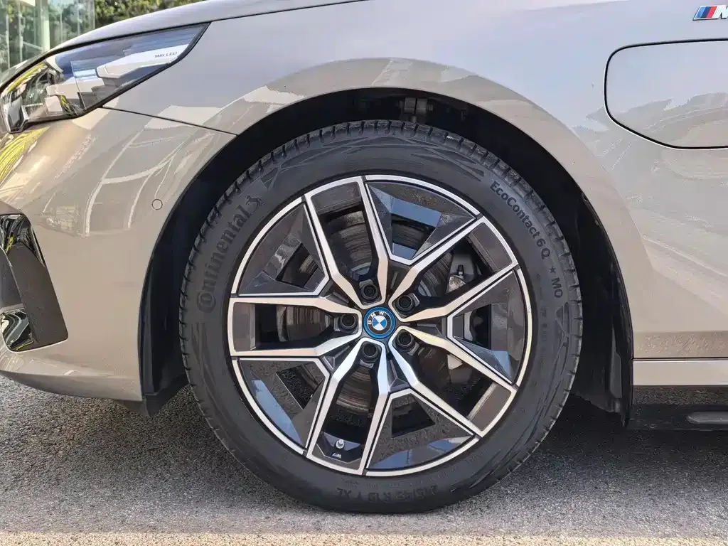 BMW i5 — фото 4