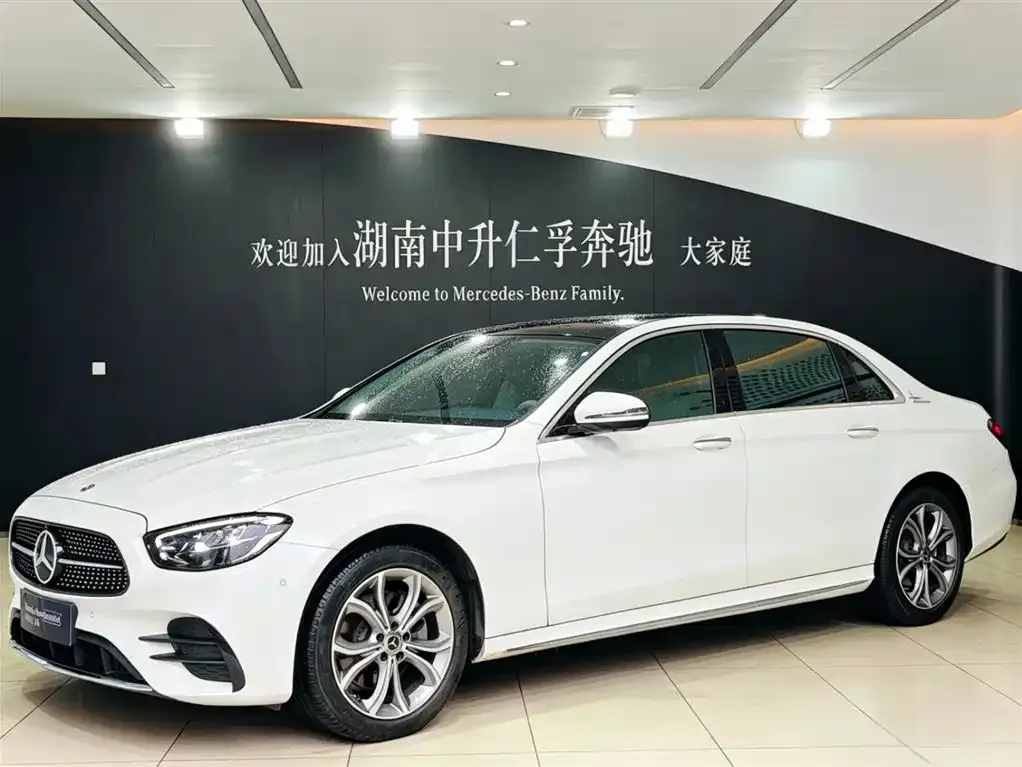 Mercedes-Benz E-Class — фото 1
