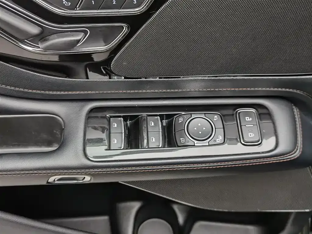 Lincoln Aviator — фото 10