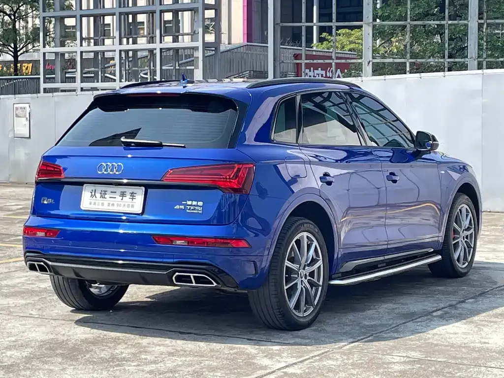 Audi Q5L — фото 10