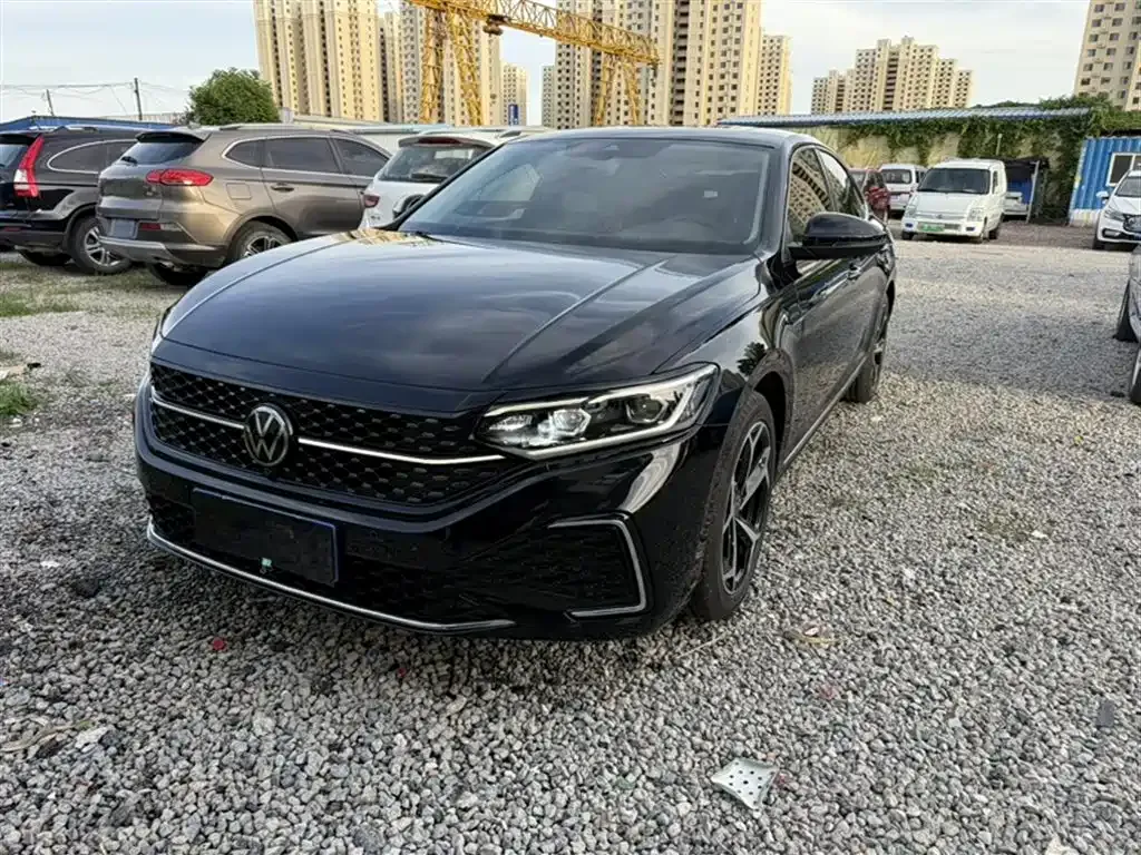 Volkswagen Passat — фото 1