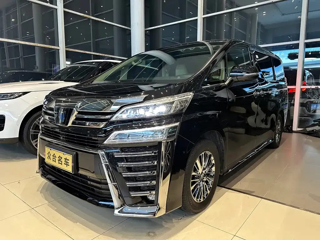 Toyota Vellfire — фото 1