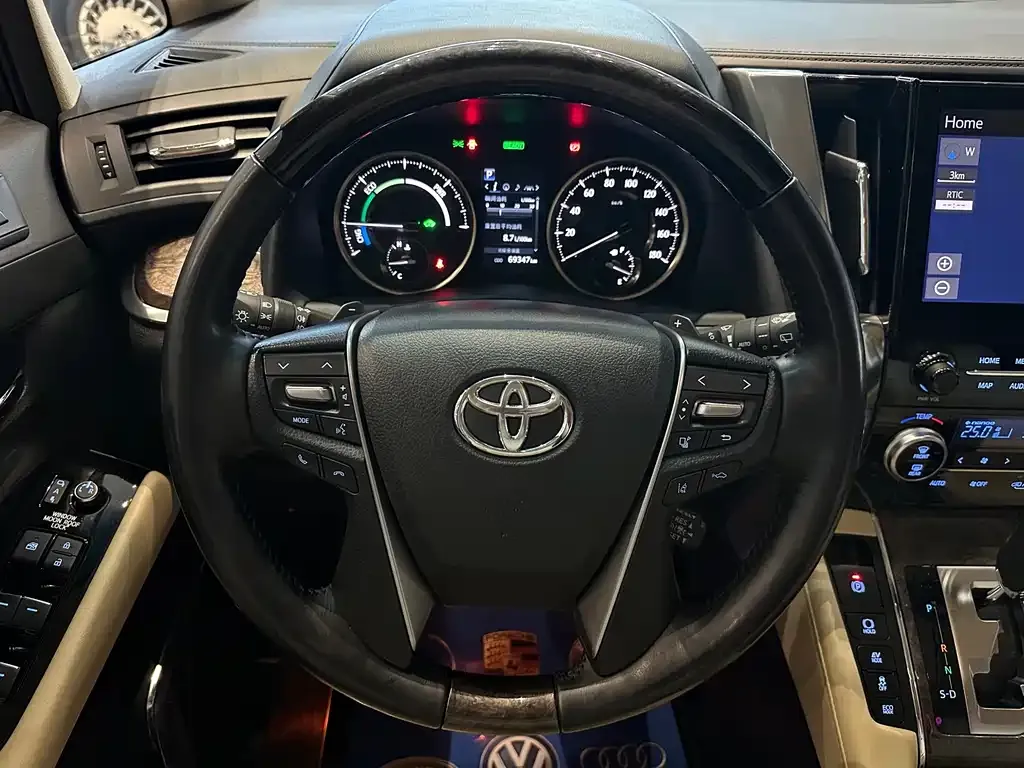 Toyota Vellfire — фото 9