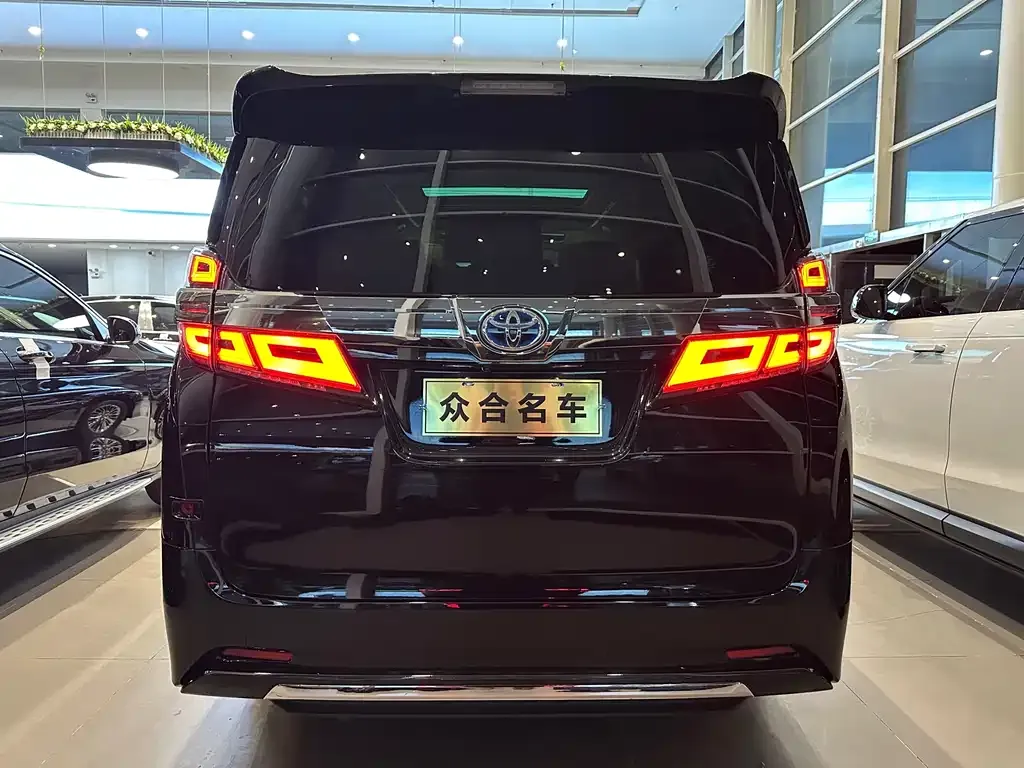 Toyota Vellfire — фото 4