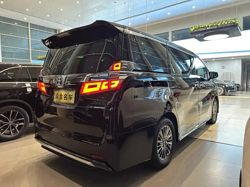 Toyota Vellfire — фото 10