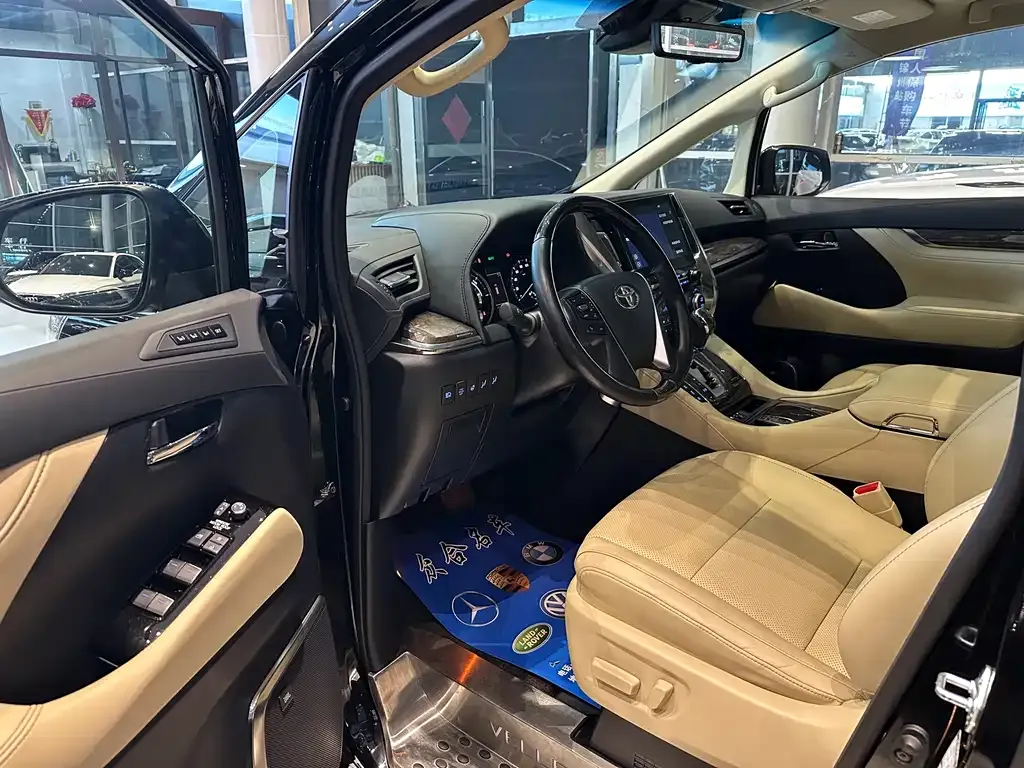 Toyota Vellfire — фото 8